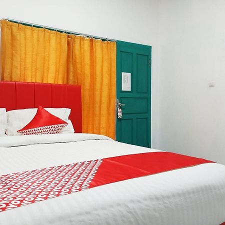 Oyo 2611 Hotel Krui Syariah المظهر الخارجي الصورة