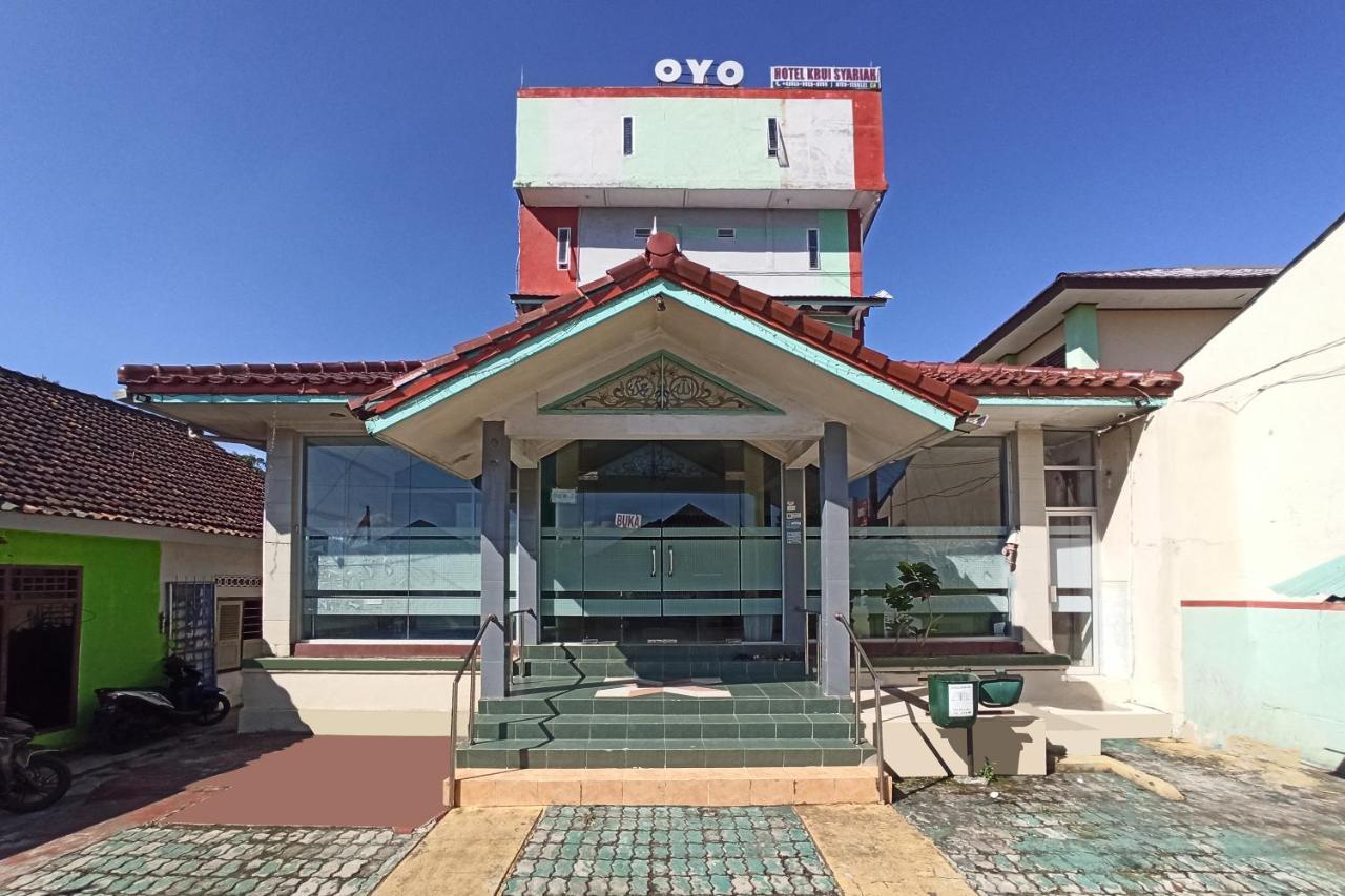 Oyo 2611 Hotel Krui Syariah المظهر الخارجي الصورة