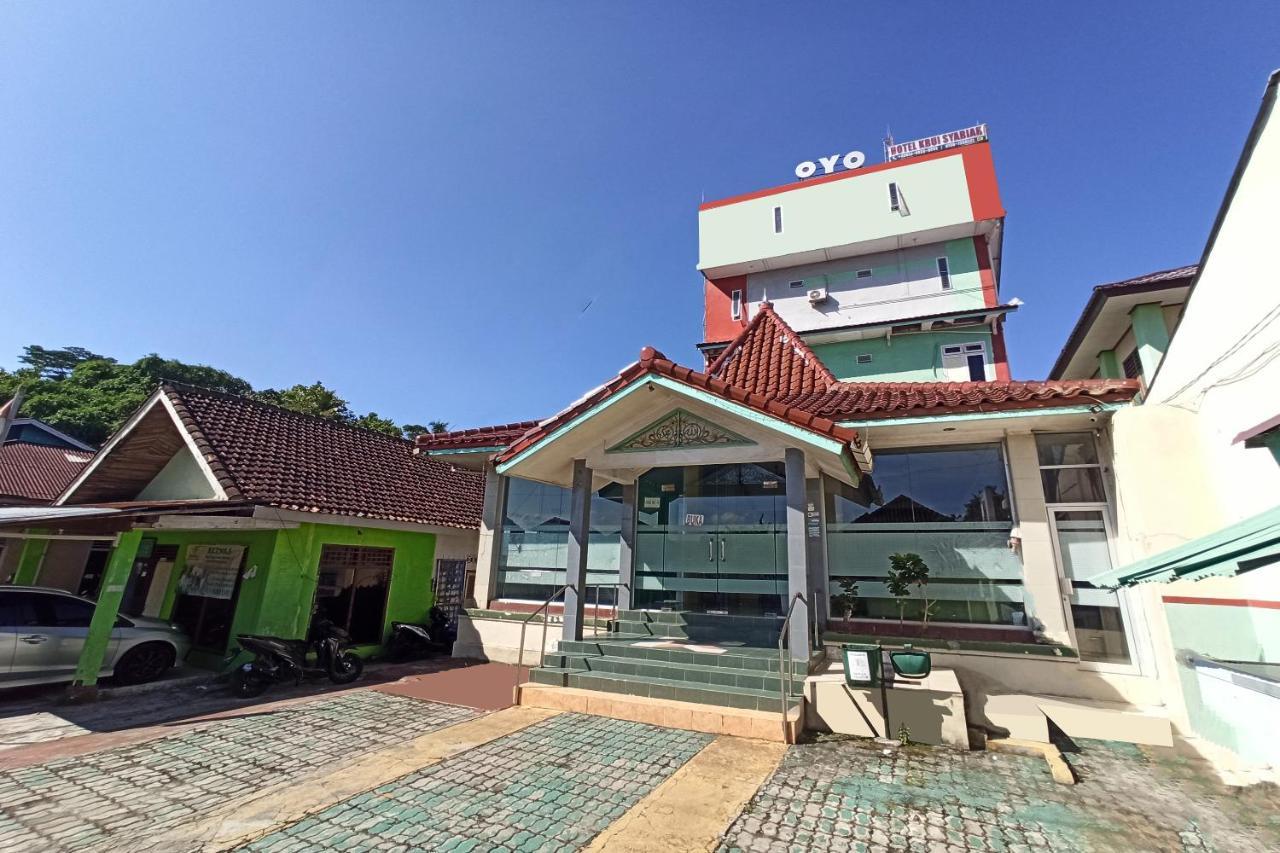 Oyo 2611 Hotel Krui Syariah المظهر الخارجي الصورة